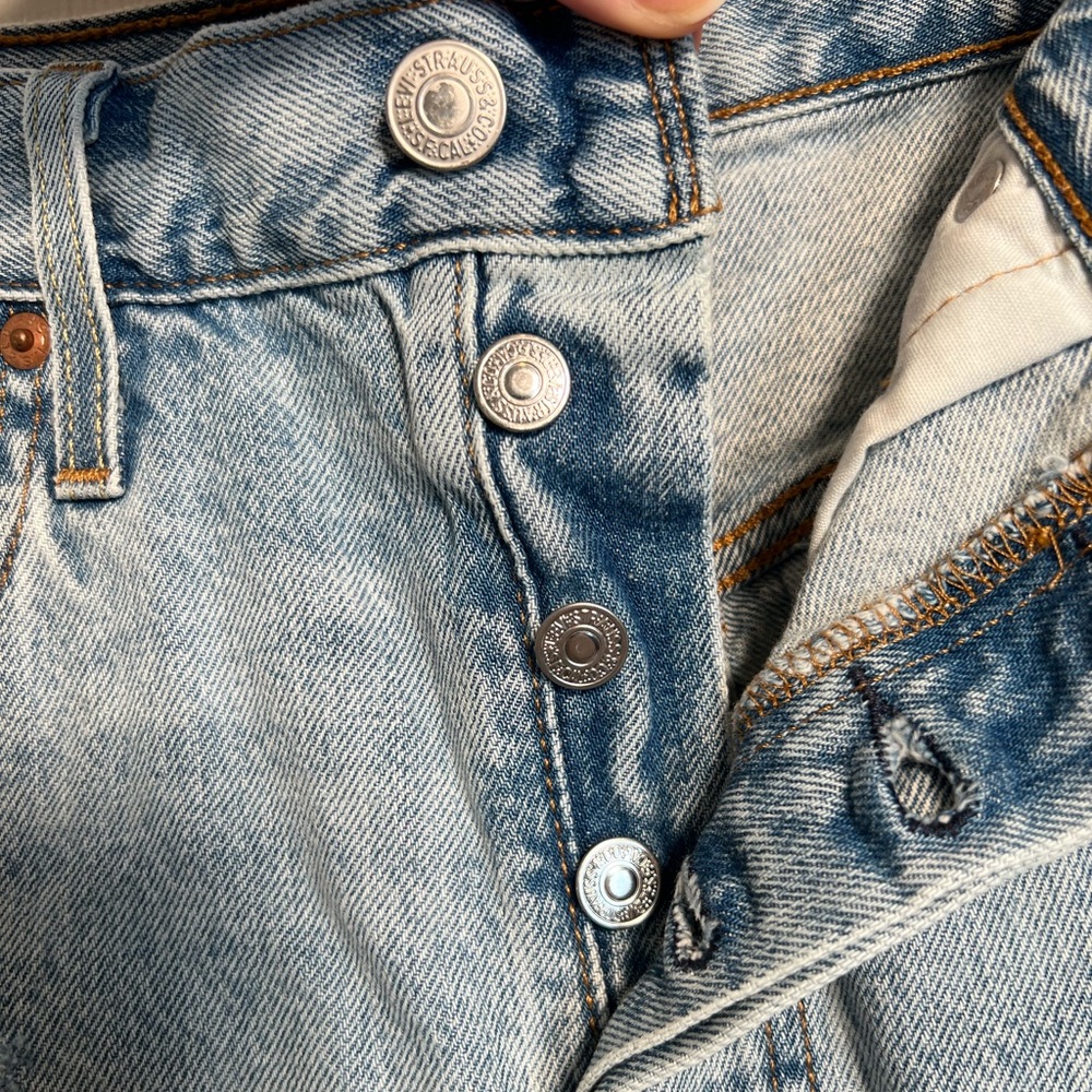 Levi's Women's 501 Original Shorts - 29 - Picture 3 of 8